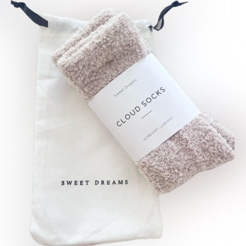 NWT Cloud Socks Ultra-Luxe Warm Fuzzy Super Soft‎ Luxurious FabricTan Grippers